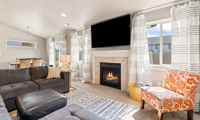 Caldwell Casa | New Indoor Sauna, Sleeps 8, SW Caldwell, Vallivue