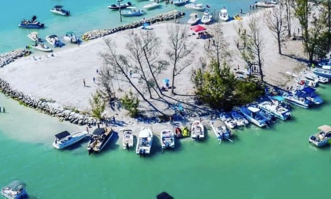 Venice Condominio | TRAVELING PROFESSIONALS Close to all hospitals & only 5 minutes to beaches