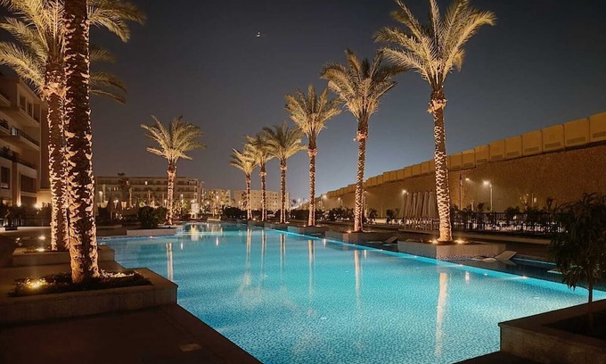 Al-Khalifa Apartamento | Carrara White 3BR APT Garden and Pool