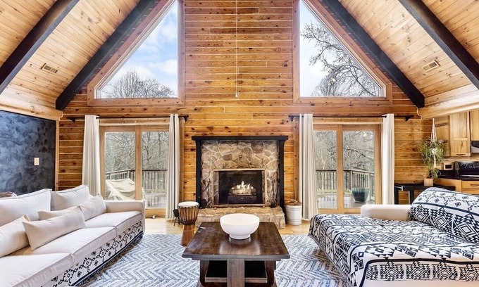 Stafford Cabina | Stunning Cabin Retreat Near Aquia Creek & Potomac!
