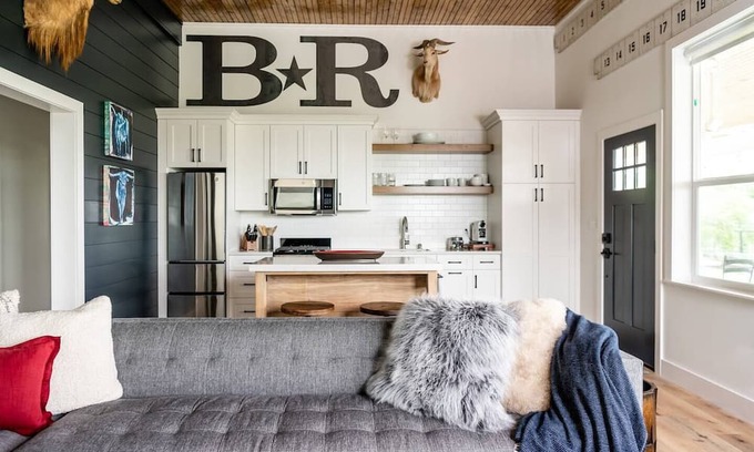 Burton Casa | BNR Farmstead|The Barnhouse|Enjoy the stargazing!