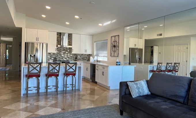 Monterey Point Condominio | Lakeside 2-bedroom condo with WiFi, pool and fitness room in lovely Scottsdale
