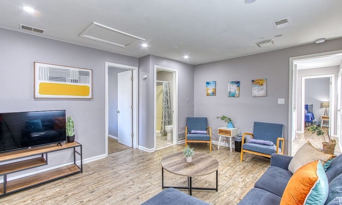 Taylor Apartamento | Discover the epitome of comfort in this 4-bedroom, 3-bathroom haven.