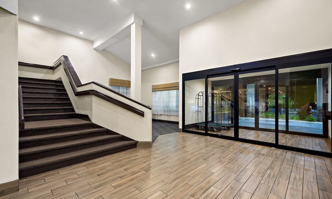 Wesley Chapel Casa | Business Trip: 3 Units in Tampa Hotel w/ Work Space, Free Parking & Breakfast