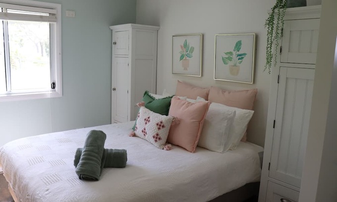 Cranley Cabina | Cosy Farm Stay. Minutes from Toowoomba Bypass