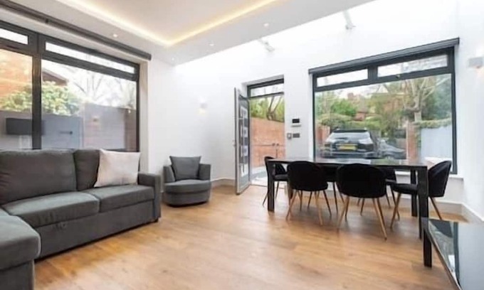 Frognal and Fitzjohns Casa | Fabulous House in Hampstead (FAV41)