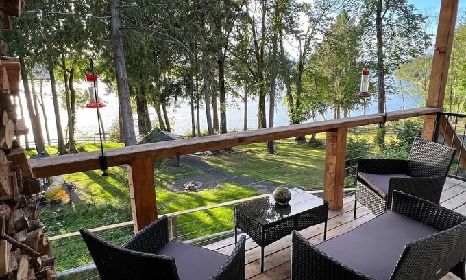 Shelton Casa | Relax on Harstine Island in a Waterfront Home!