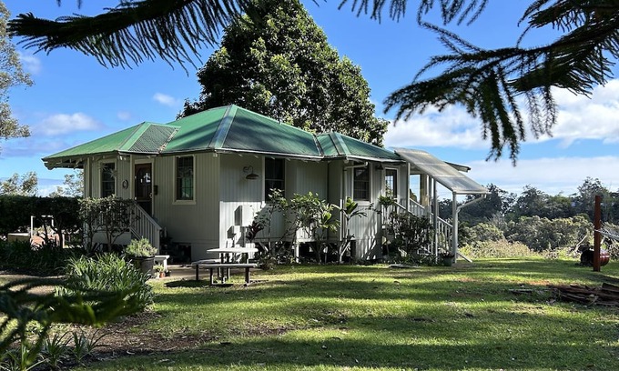 Honokaa Cabaña | Work from Home, Cozy Cottage in North Hamakua, Big Island, Hawaii 30 day minimum
