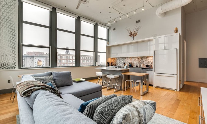 West Side Condominio | Sleek, Modern Jersey City Condo: 4 Mi to NYC!