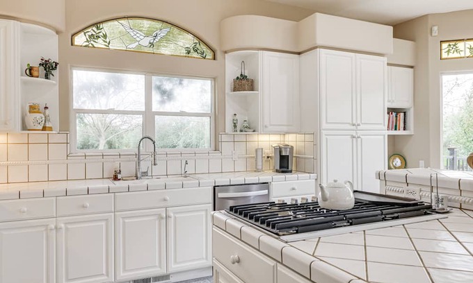Byron Casa | Beautiful Home w/ Hot Tub on Byron Olive Farm