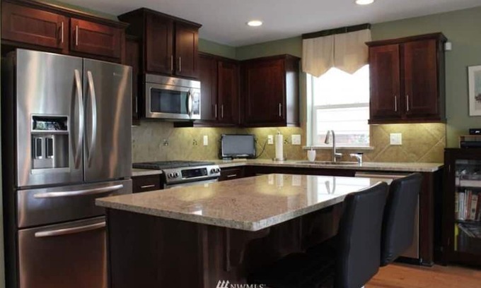 Mill Creek Casa | Spacious 4-bedroom house with WiFi and AC in brilliant Mill Creek