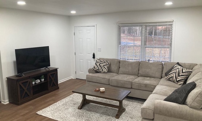 Rio Casa | Charming Home in Charlottesville! 3 Bed, 2 Full Bath, Private and Spacious!