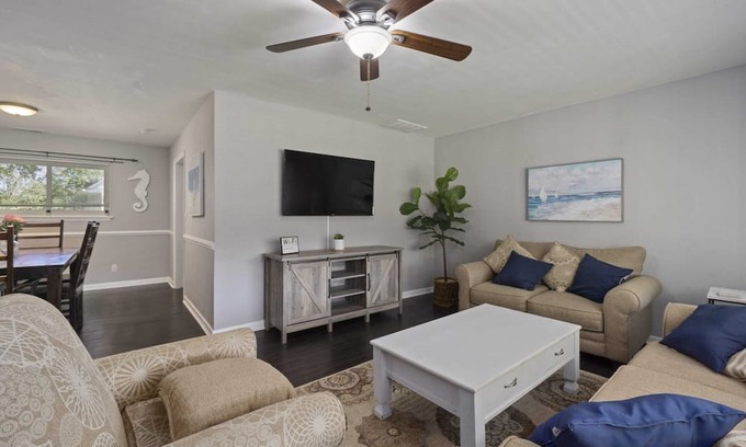 Norfolk - Virginia Beach Casa | The Morgan Trail House