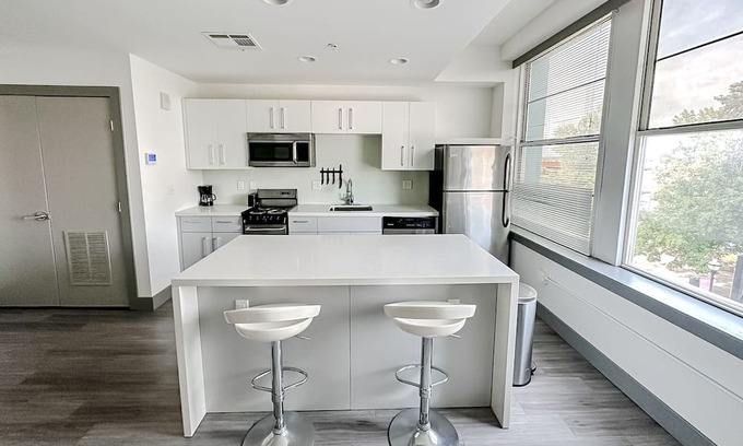 Downtown Springfield Apartamento | Sleepover: Eclectic 1BD/1BA- Downtown Springfield