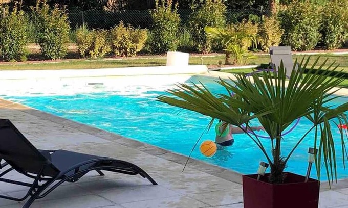 Mareuil-sur-Cher Casa | Homerez - House for 7 ppl. with swimming-pool and terrace at Mareuil-sur-Cher