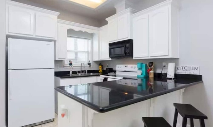 Edinburg Apartamento | Urban Elegance Private/Gated 1BR