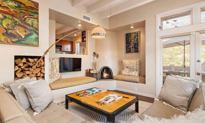 Nambe Pueblo Casa | Tesuque Adobe w/ Open Mountain & Valley Views