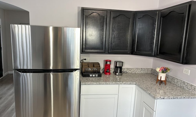 Granite City Casa | Cheerful & Warm Remodeled Two Bedroom Cottage at Wilson Park.