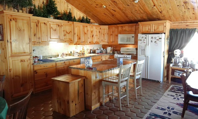 Pinedale Casa | "The Wild Rose"....... a room for rent