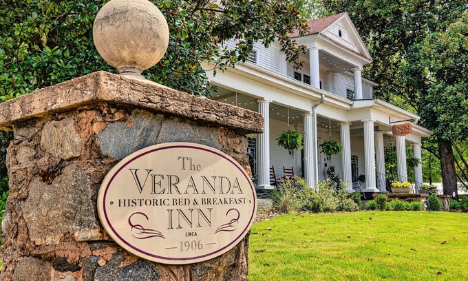Senoia Casa | Welcome to the Famous, Award Winning VERANDA HISTORIC INN Senoia, GA