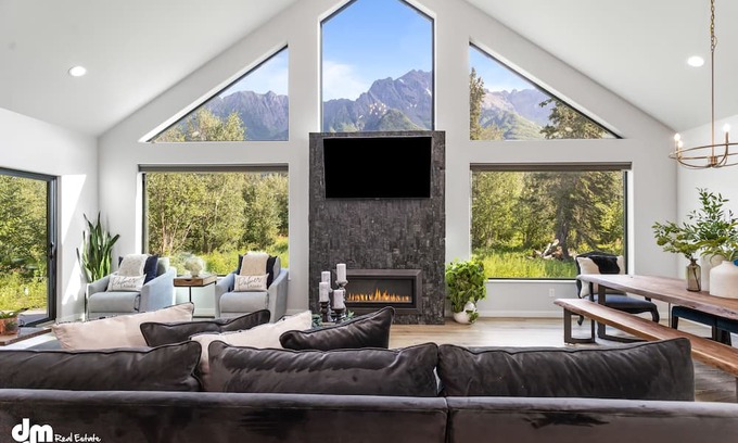 Butte Casa | Mountain Views Galore In Palmer Alaska!