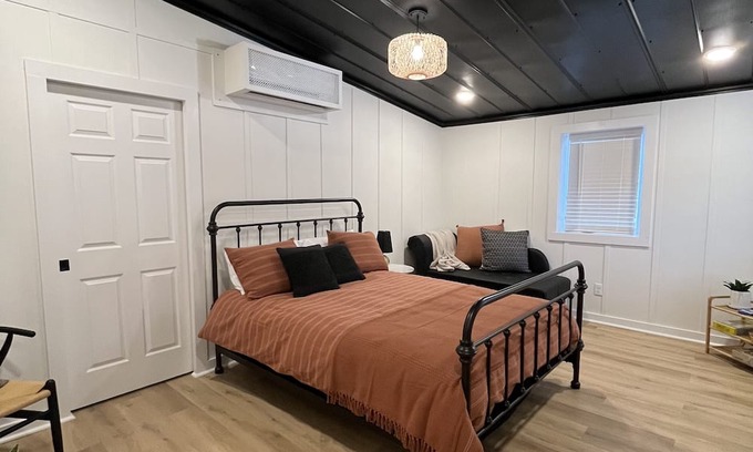 Mooresville Casa | Country getaway close to the city.