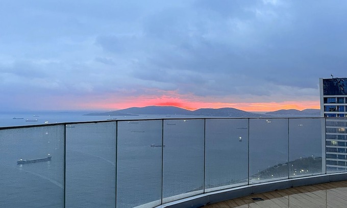Kartal Condominio | Spacious condo with skyline view