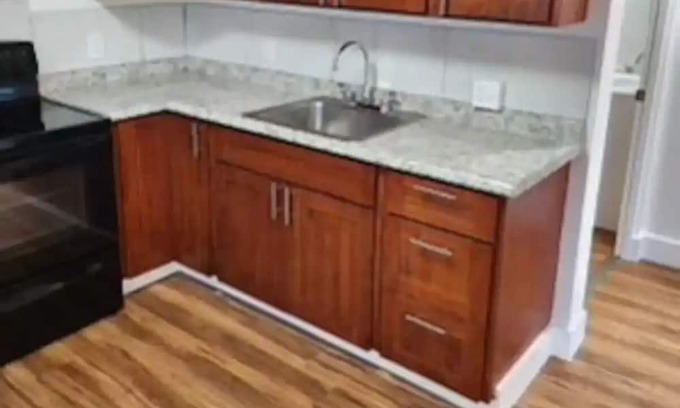 Pacific Heights Apartamento | Studio 6. Very clean.