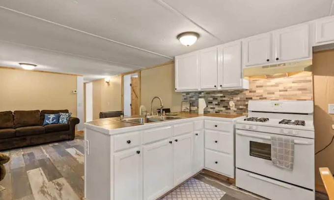Hulbert Casa | Charming 4-bedroom house with AC and WiFi in pleasant Hulbert..