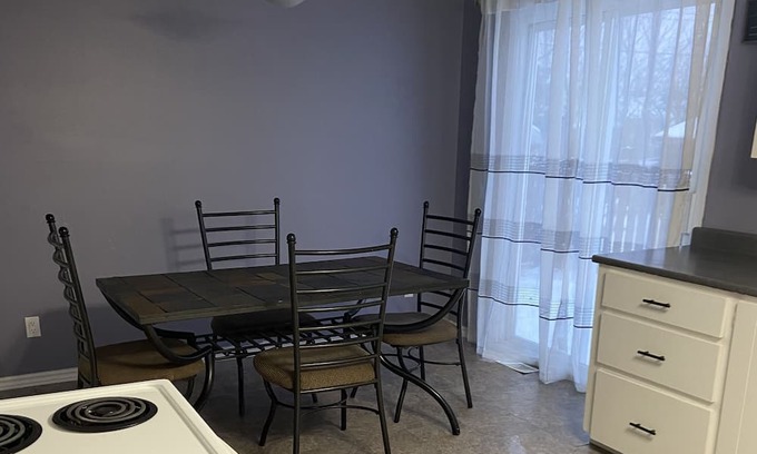 Longlac Casa | Cozy spacious 5 bed 2 bath home