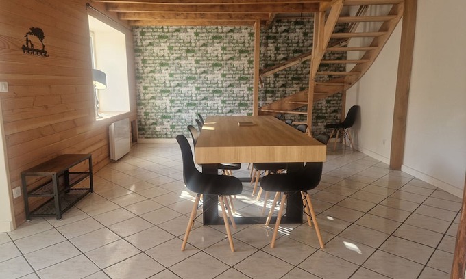 Vollore-Ville Casa | Holiday Home 'Gîte Des Catalpas' with Private Terrace, Private Garden and Wi-Fi