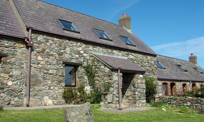 Goodwick Cabaña | Rural cottage. Great for families. Fresh air. Amazing skies. Panoramic views.