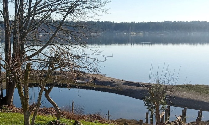 Silverdale Apartamento | Charming Waterfront Apartment: Your Home Awaits