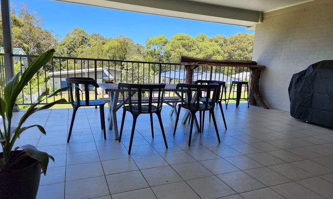 Burrill Lake Casa | Entire home located 450m from Burrill Lake