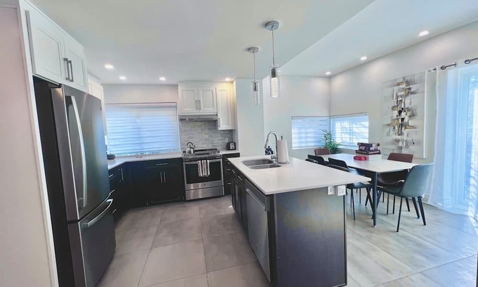 Tetreaultville Apartamento | Cozy Oasis Near Montreal Stadium, Pac-man Arcade Game