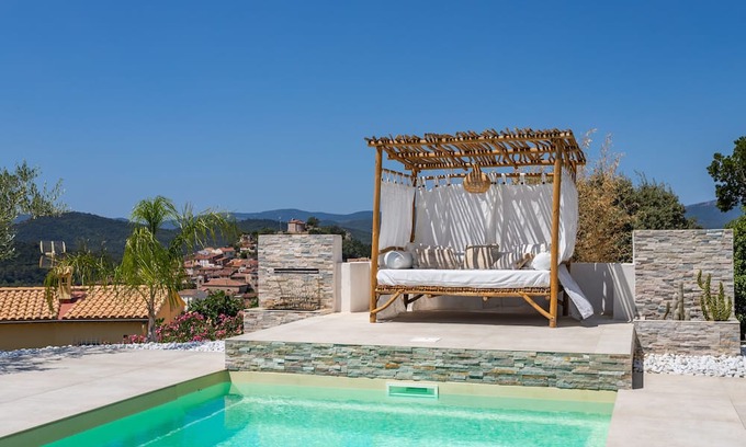Pierrefeu-du-Var Villa | Villa Can Sol