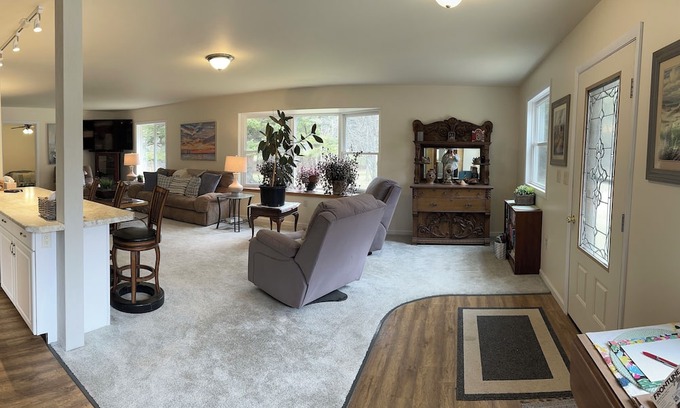 Grand Marais Casa | The Witty Crow's Abode ideal for family/group getaways, fostering relaxation