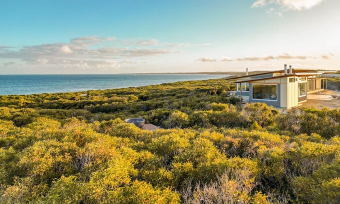 D'estrees Bay Casa | From this cosy accommodation there’s a sense of unblinkered exploration.