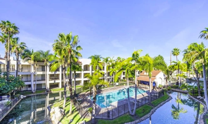 Fountain Valley Condominio | Disney Den - 7 Miles From Disneyland and Beach Pet-Friendly! AC Washer and Dryer