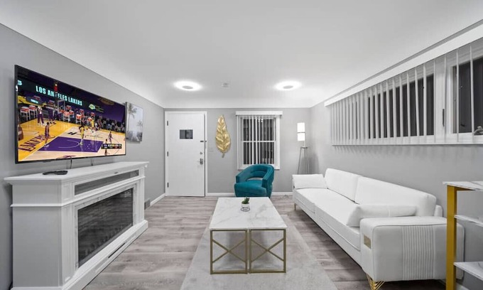 Rochester Casa | Urban Elegance Retreat in Downtown Rochester