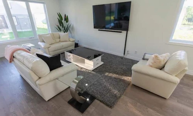 London Casa | Spacious Dream Home for You and Yours