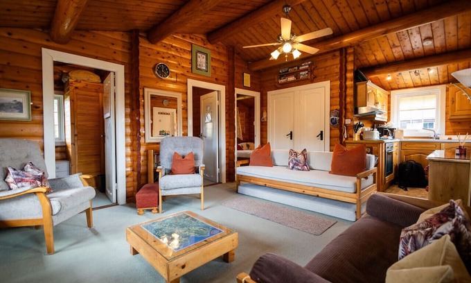 Ffestiniog Cabina | Spacious 3 Bed Log Cabin in Snowdonia Mountains