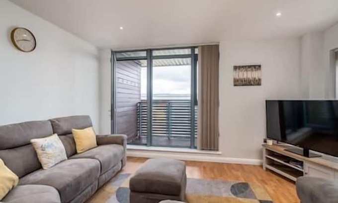 Watford Apartamento | Spacious 2 Bed Flat | Free Parking, 15 min to Warner Bros, Nearby Supermarket,