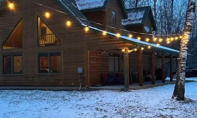 Amery Casa | HotTub! Woodside Haven Gateway to Nature & Leisure