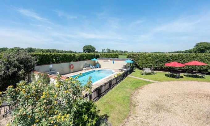 Colchester Cabaña | Two Bedroom Duplex - Shared Pool