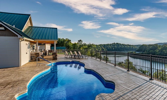 Burnside Casa | Lake Cumberland Hilltop Villas.