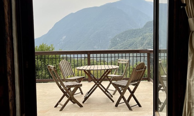 Borjana Cabaña | Hisa Hancnel sleeps 2-13 with stunning views near Kobarid and the Nadiza river.