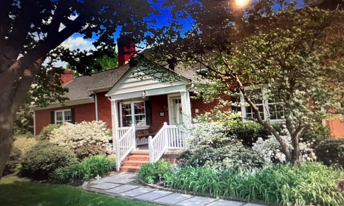 Purcellville Casa | Echo Dell Summer - A long term stay in our comfortably furnished country home