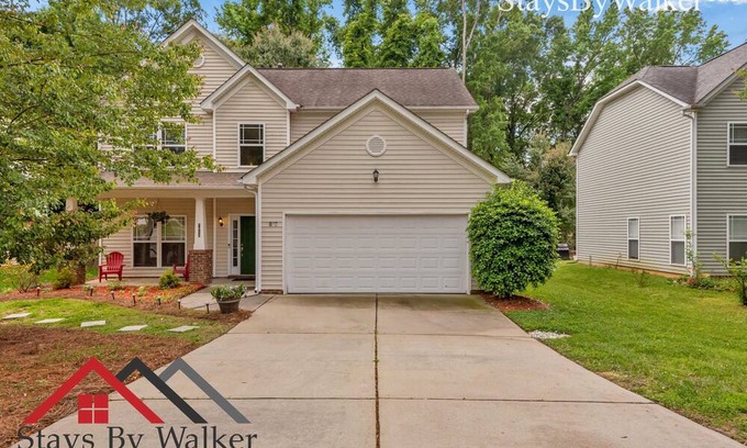 Charlotte Casa | StaysByWalker 3BR Home + Loft! Backyard!