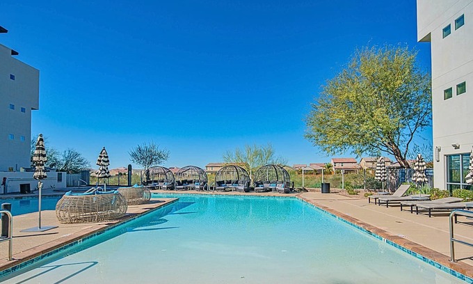 Desert View Village Apartamento | Shopping & Dining District-Resort Pool-Views-King Bed 439